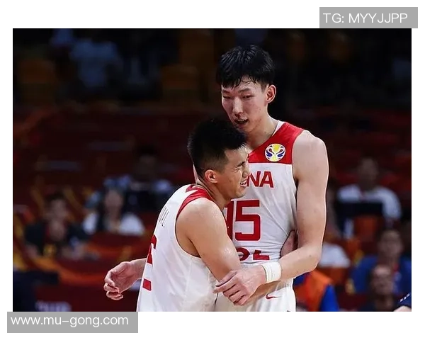 姚明热爱篮球事业推动中国篮球发展引领年轻球员成长之路